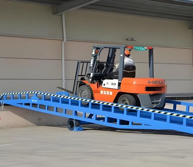 万山移动式卸货平台（叉车用）